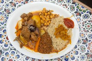 A plate of rice, meat and chickpeas